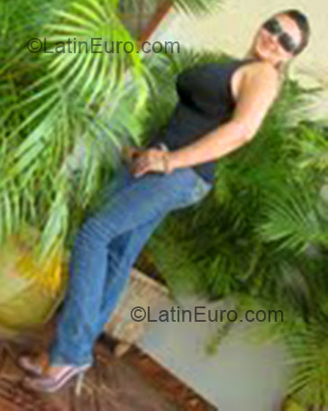 Date this sultry Brazil girl Renata from Inhumas BR2044