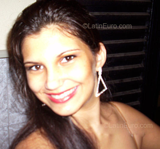 Date this sultry Brazil girl Janaira Fernanda from Manaus BR2050