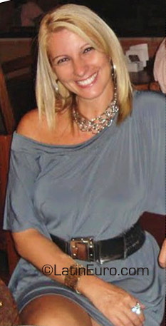 Date this voluptuous Brazil girl Lucienne from Santos BR2156