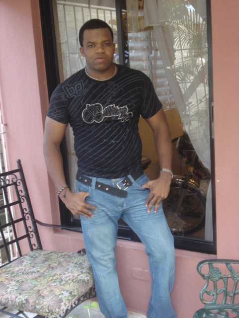 Date this happy Dominican Republic man Carlos9999 from San Cristobal DO3215