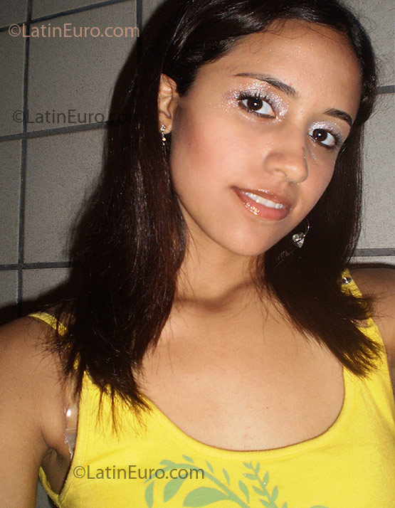 Date this voluptuous Brazil girl Rebeca from Fortaleza BR2330