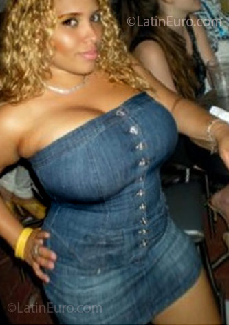 Date this passionate Dominican Republic girl Esmeralda from Santo Domingo DO3362