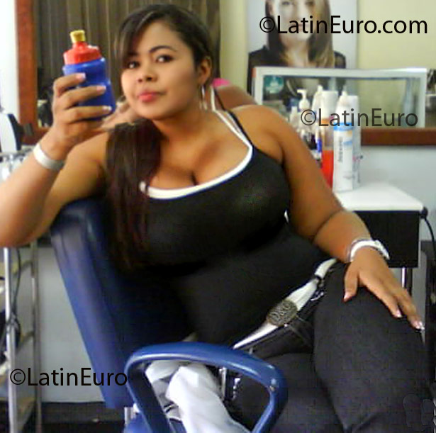 Date this lovely Colombia girl Dina Maria from Medellin CO2965