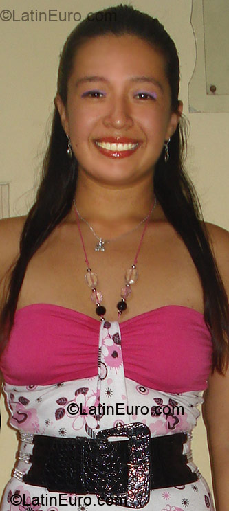 Date this nice looking Colombia girl Andrea from Cali CO3024