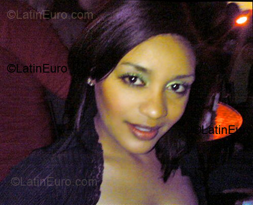 Date this attractive Dominican Republic girl Nairovi Estefanie from Santo Domingo DO3464