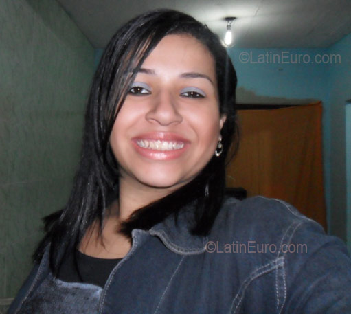 Date this voluptuous Brazil girl Manddy from Sao Goncalo BR2548