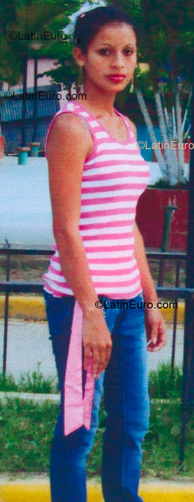 Date this athletic Honduras girl Laura Yamileth from Quimistan HN171