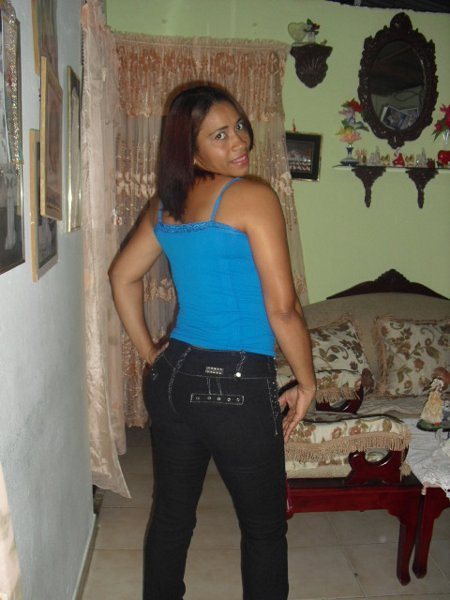 Date this happy Dominican Republic girl Damaris from San Pedro De Macoris DO3921