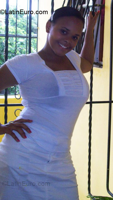 Date this happy Dominican Republic girl Riseli from Santo Domingo DO4149