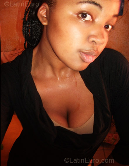 Date this attractive Brazil girl Veronica from Sao Paulo BR5934