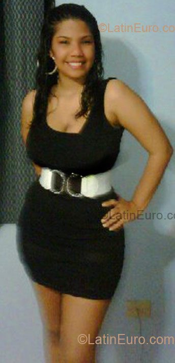 Date this happy Dominican Republic girl Yanna from Santo Domingo DO4367