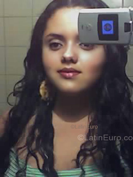 Date this nice looking Brazil girl Nubia from Contagem BR3126