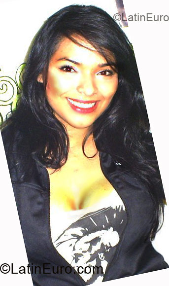 Date this voluptuous Colombia girl Isabella from Medellin CO4332