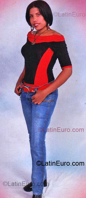 Date this happy Dominican Republic girl Kirsiss from San Francisco De Macoris DO4496