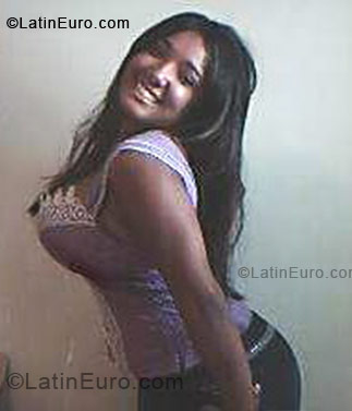 Date this delightful Dominican Republic girl Kenia from Santiago DO4583