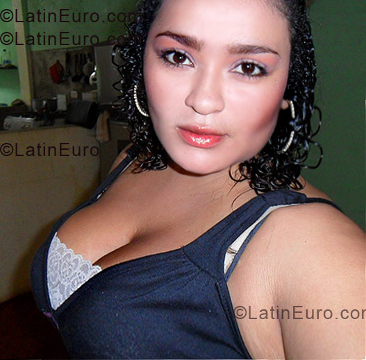 Date this sensual Colombia girl Selena from Cali CO4472