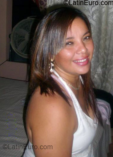 Date this beautiful Honduras girl Pattricia from Santa Barbara HN196