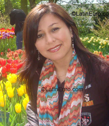 Date this tall Peru girl Clau from Lima PE305