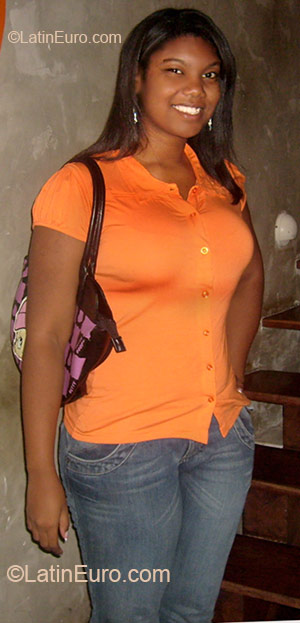 Date this beautiful Brazil girl Amanda from Salvador BR4182