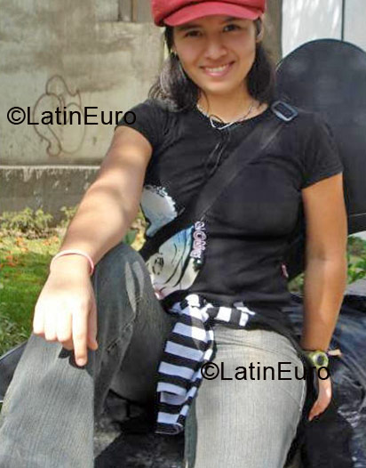 Date this cute Peru girl Evelyn from Lima PE309