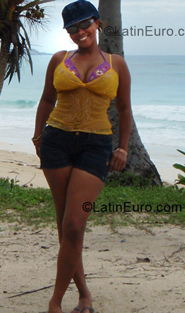 Date this beautiful Dominican Republic girl Veronica from Bonao DO5771