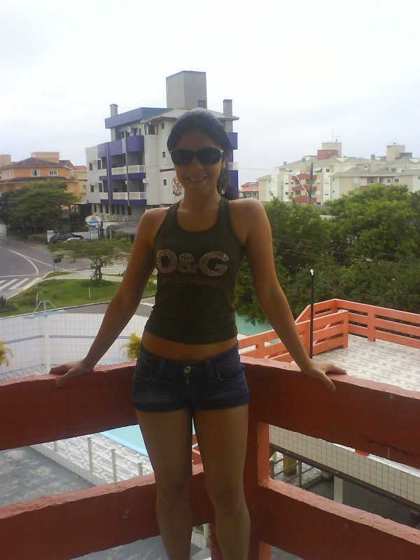 Date this beautiful Brazil girl Cris25 from Curitiba BR3545