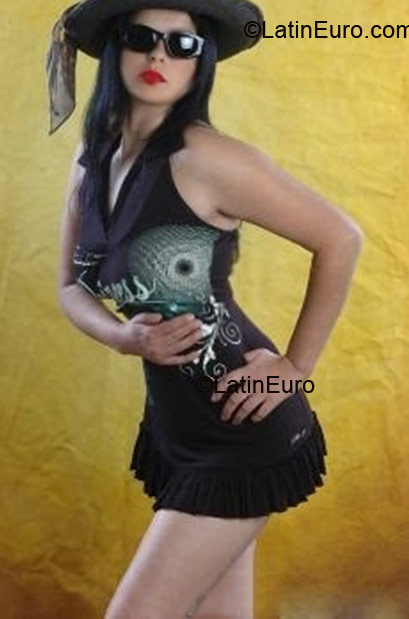 Date this stunning Brazil girl Flavia Helena from Sao Carlos BR6301