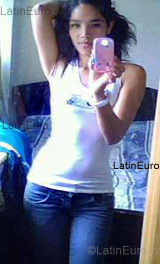 Date this hot Peru girl Jecenia from Lima PE325