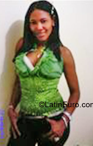 Date this nice looking Dominican Republic girl Jade from Santo Domingo DO5137