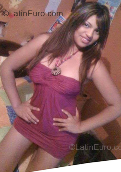Date this nice looking Ecuador girl Lizbeth Marcela from Ambato EC34