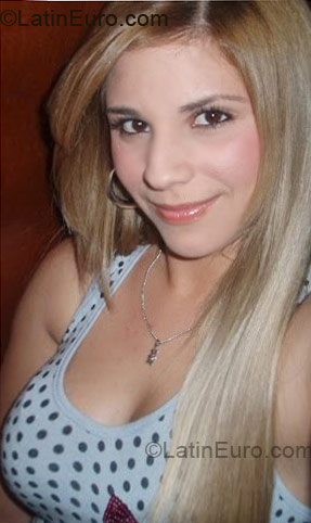 Date this beautiful Brazil girl Nisia from Cambara BR3691