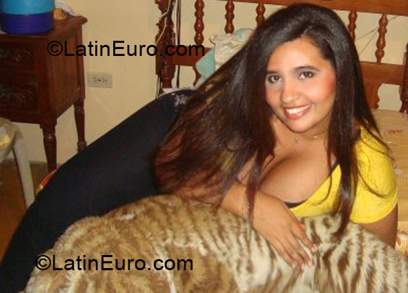 Date this happy Colombia girl Lirana from San juan Del Cesar CO5203