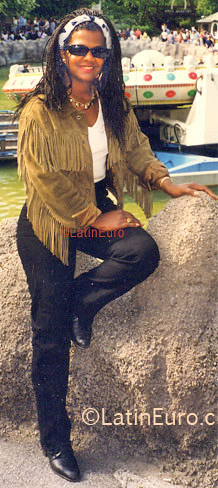 Date this attractive Brazil girl Genilza from Rio de Janeiro BR3701