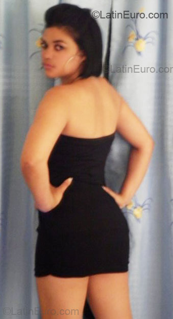 Date this attractive Dominican Republic girl Yessi from Santo Domingo DO5321