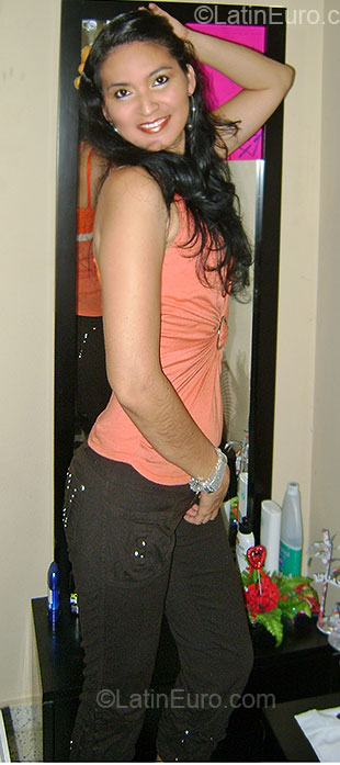 Date this nice looking Colombia girl Rosana Del Carmen from Cartagena CO7622