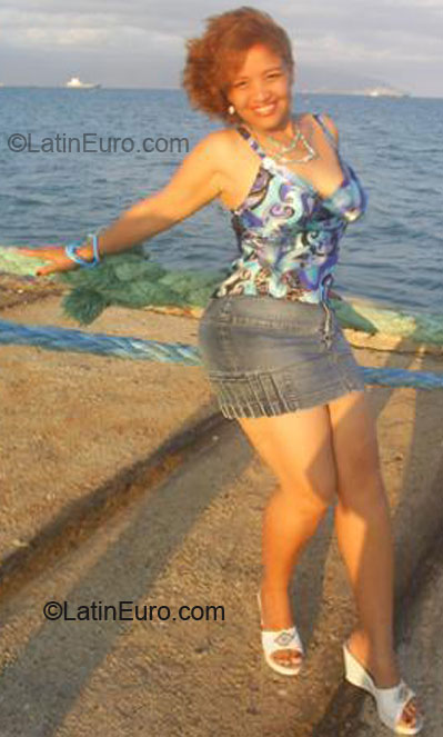 Date this lovely Dominican Republic girl Yosana from Barahona DO5355