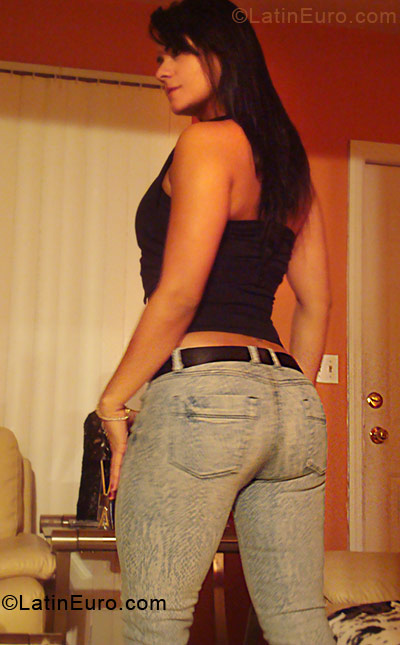 Date this sensual Brazil girl Mel from Goval BR3982