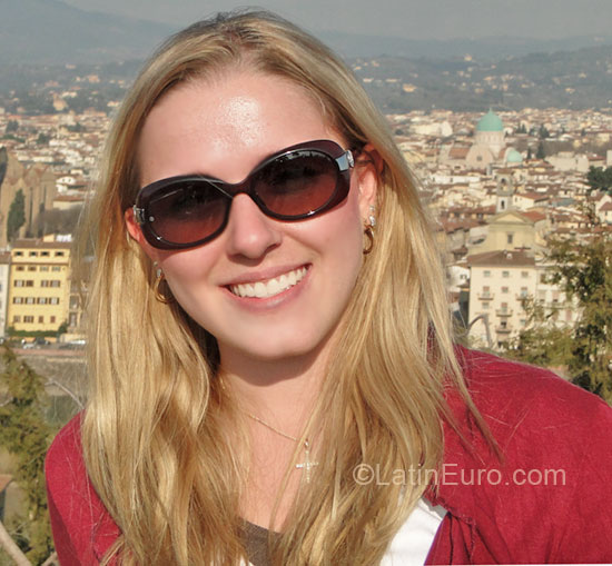 Date this cute Brazil girl Larissa from Curitiba BR4109