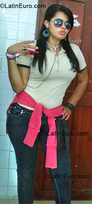 Date this tall Dominican Republic girl Yadaris from San Francisco De Macoris DO5726