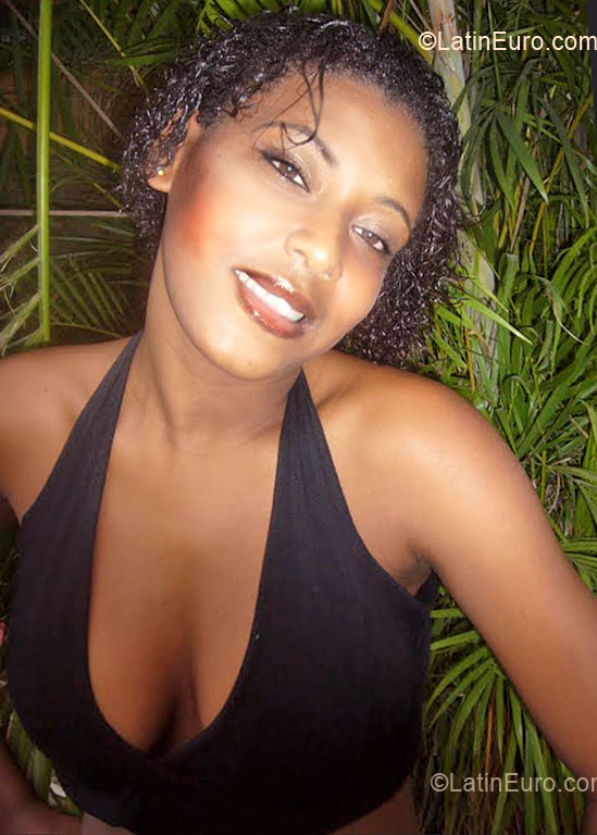 Date this delightful Brazil girl Thaiane from Belford Roxo BR6148