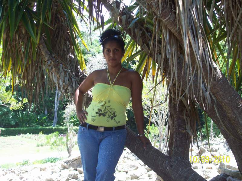 Date this exotic Cuba girl Maidole from Bayamo CU8