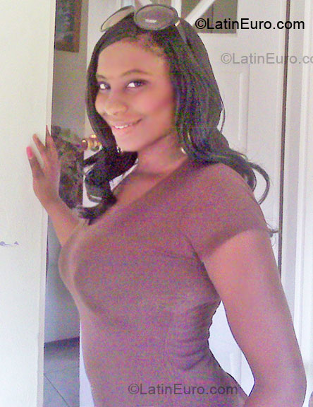 Date this fun Jamaica girl Nasancia from St. Elizabeth JM249