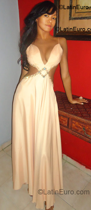 Date this sensual Dominican Republic girl Veronica from Santo Domingo DO6439