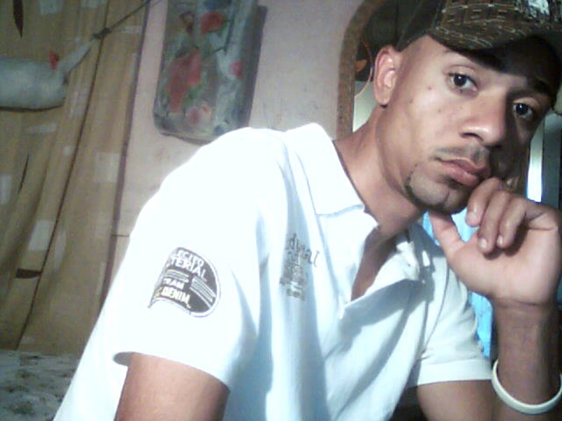 Date this nice looking Dominican Republic man Luis from Santo Domingo DO6786