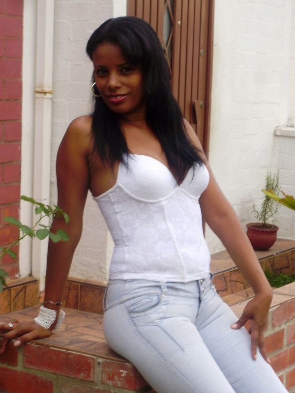 Date this fun Colombia girl Floresita from Colombia US9064