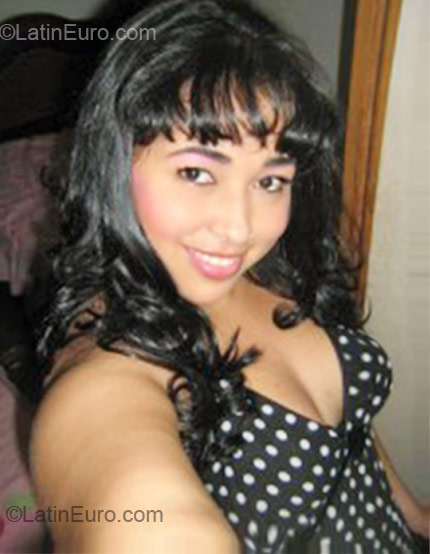 Date this pretty Colombia girl Carla from Barranquilla CO6458