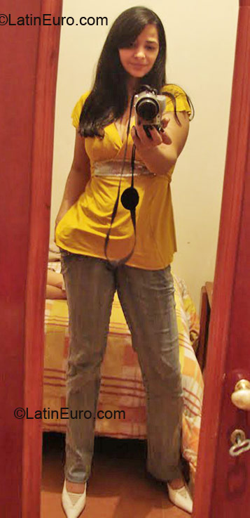 Date this good-looking Brazil girl Luciane from Rio De Janeiro BR4787