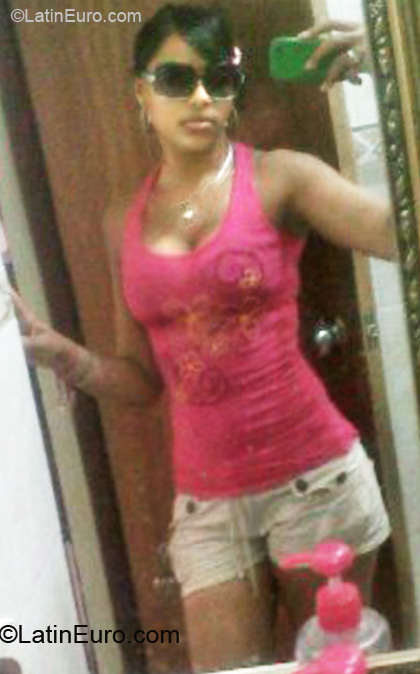 Date this attractive Dominican Republic girl Yinette from Santo Domingo DO17422
