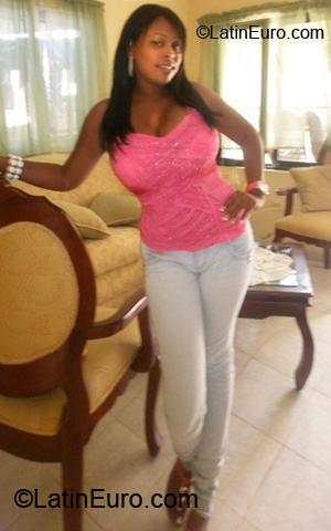 Date this beautiful Dominican Republic girl Yomary from Santiago DO7353