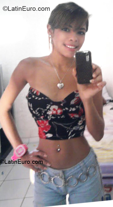 Date this good-looking Brazil girl Dayana from Joao Pessoa BR5046